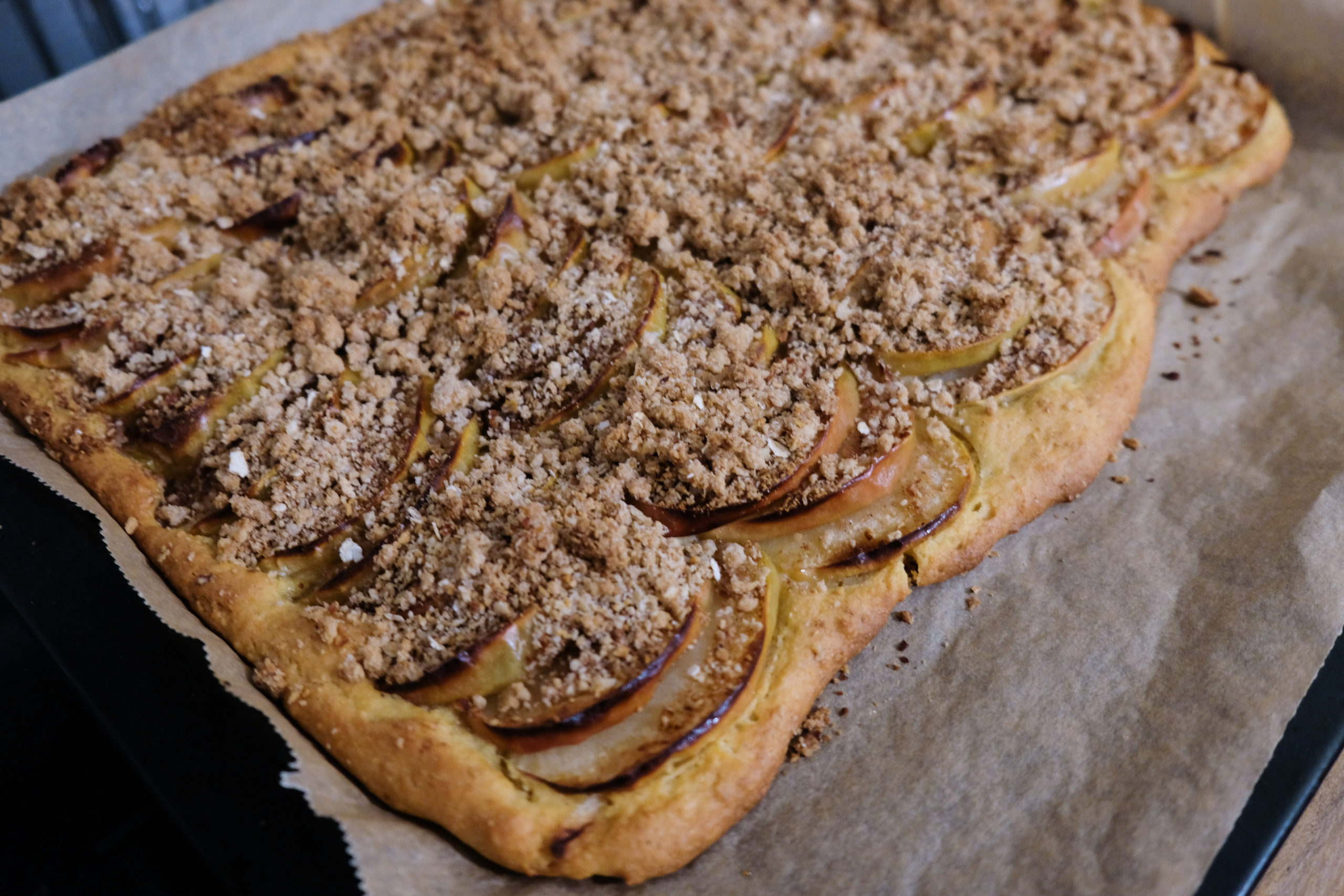 glutenfree baking sheet cake with crumble