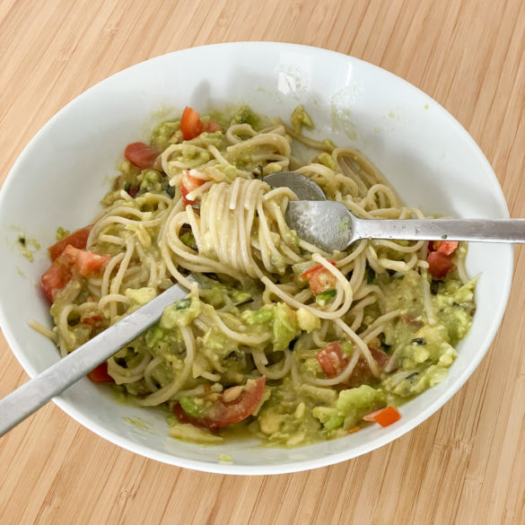 Spaghetti mit Avocado-Soße