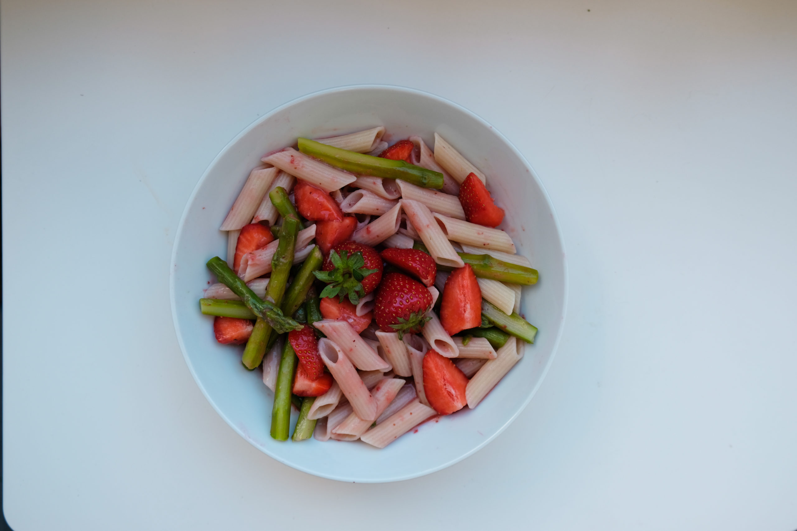 pasta with strawberry sauce and asparagus