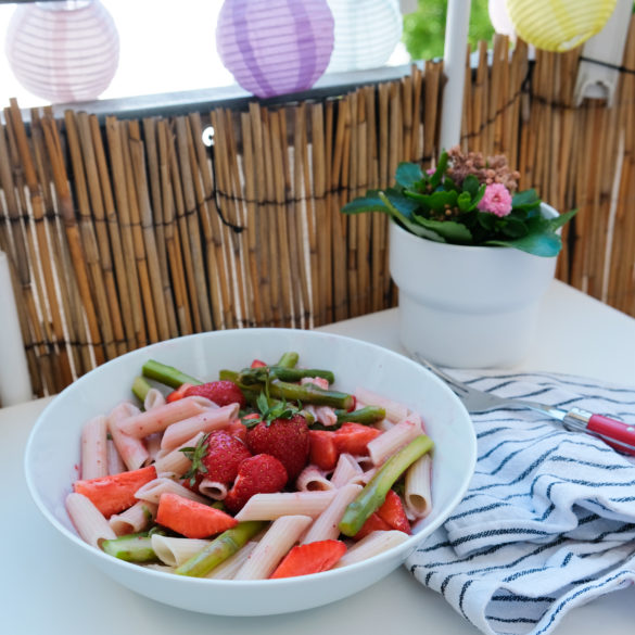 Pasta mit Erdbeersoße