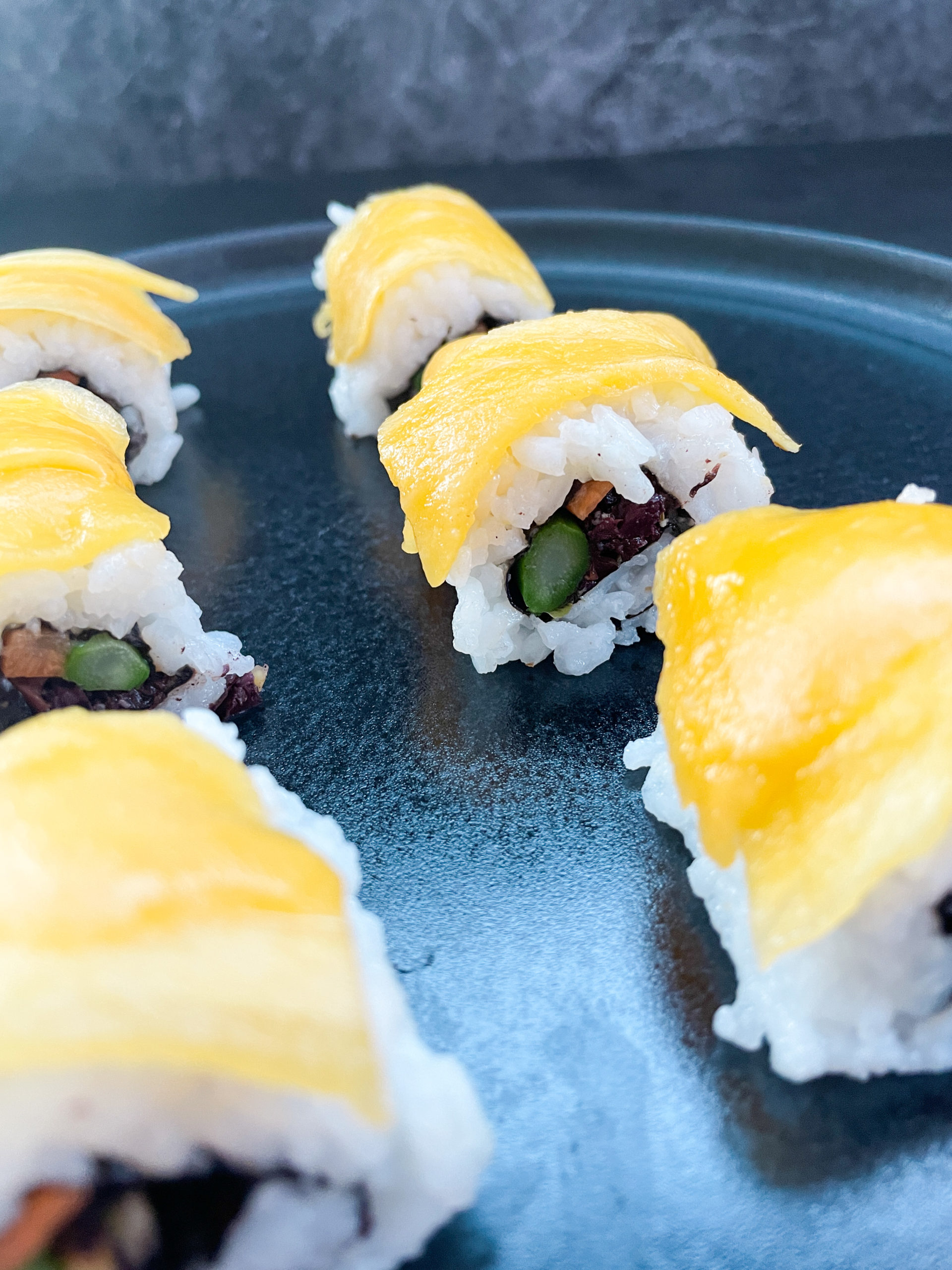 Spargel Sushi mit Mango
