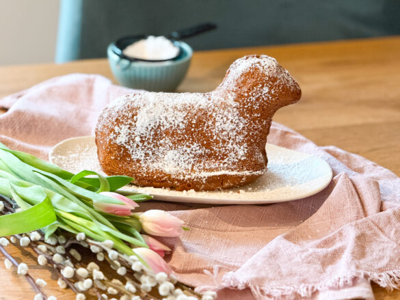 glutenfreies Osterlamm, seitlich